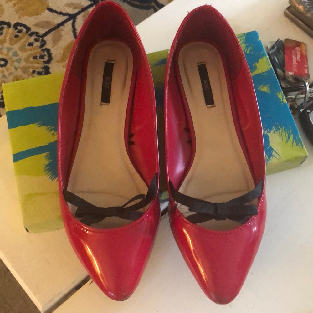 Red size 7 1/2 patent leather flats